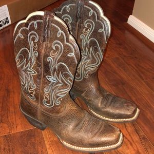 Ariat cowgirl boots